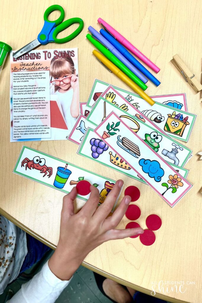     Listening to sounds phonics activity with picture strips and counters designed for hands on reading activities and beginning blend practice.